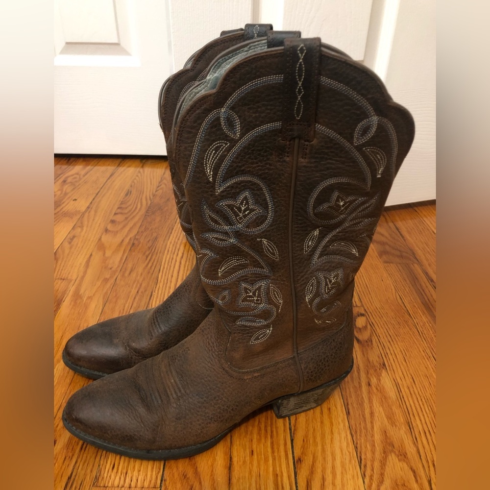 Women’s Ariat Heritage boots, Size 8.5